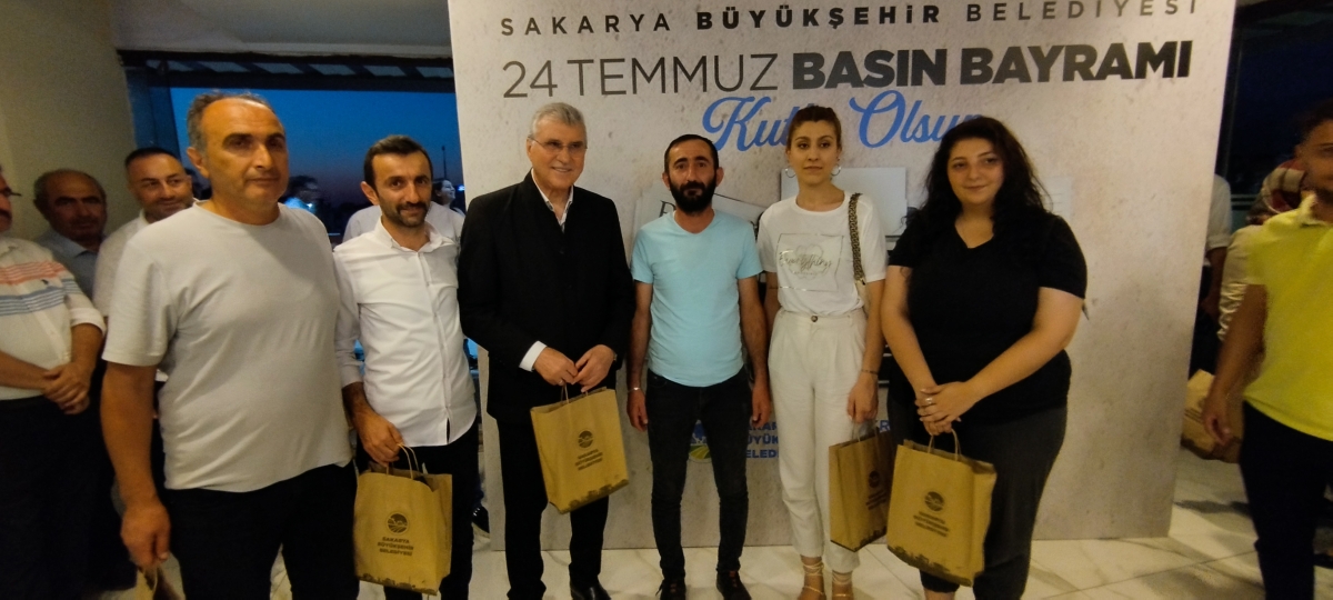 24 TEMMUZ GAZETECİLER VE BASIN BAYRAMINDA SBB BAŞKANI EKREM YÜCE ULUSAL VE YEREL BASIN İLE BİR ARADA
