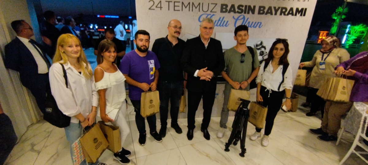 24 TEMMUZ GAZETECİLER VE BASIN BAYRAMINDA SBB BAŞKANI EKREM YÜCE ULUSAL VE YEREL BASIN İLE BİR ARADA