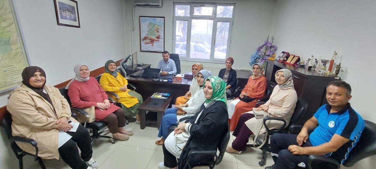 AK Parti Sakarya İl Kadın Kolları Başkanı Yasemin Turan ve Yönetim Kurulu Üyeleri ilçe ziyaretlerine devam ediyor. (O ANDAN KARELER)