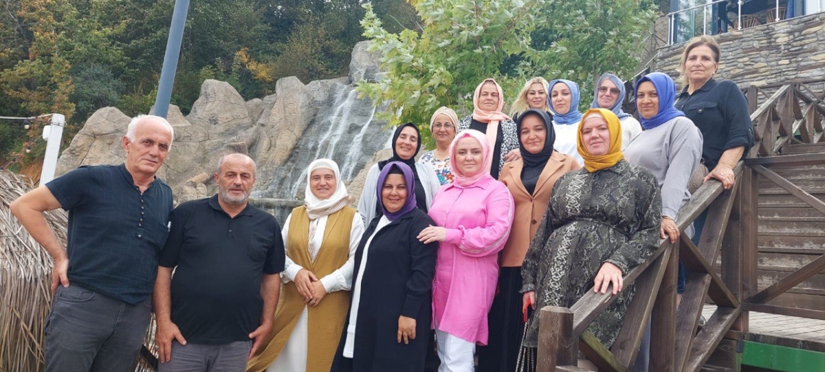 AK Kadınlar şehirde ve ilçelerde yapılan eserleri ziyaretlerine devam ediyor (İŞTE O ANLAR)