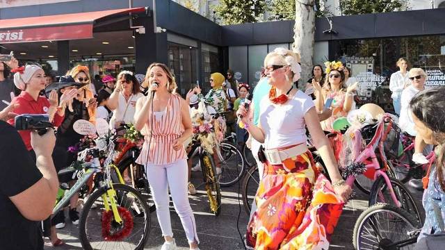 Süslü Kadınlar Bisiklet Turu 