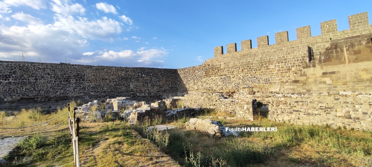 Fısıltı Haberleri F.Muhabiri Ömer PALABIYIK  Erzurum Kalesi'ni Ziyaret Etti  (İşte O Anlar)
