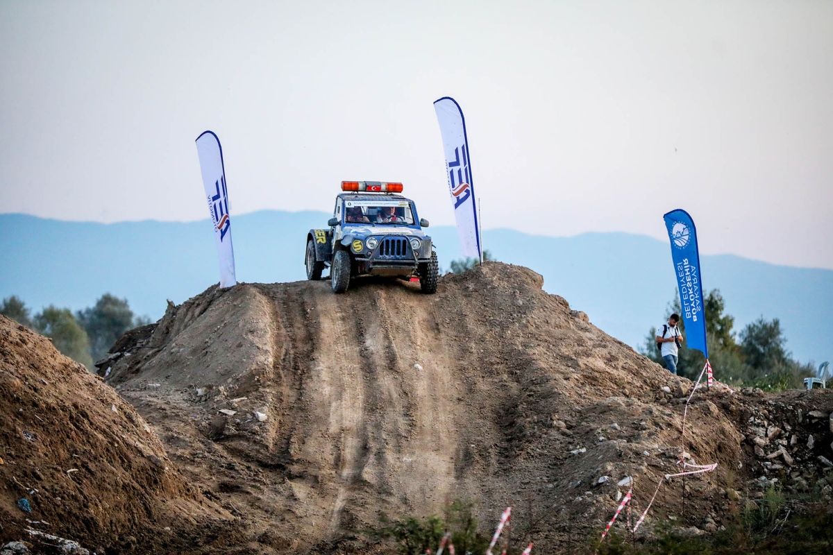 Sakarya'da Off-road Türkiye Kupası’nda ‘Başkan Yüce’ şov: Şampiyonlar zorlu parkurda fırtına gibi esti