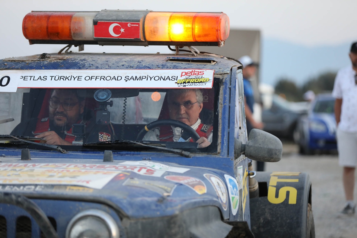Sakarya'da Off-road Türkiye Kupası’nda ‘Başkan Yüce’ şov: Şampiyonlar zorlu parkurda fırtına gibi esti