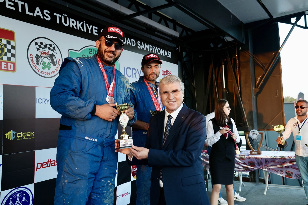 Sakarya'da Off-road Türkiye Kupası’nda ‘Başkan Yüce’ şov: Şampiyonlar zorlu parkurda fırtına gibi esti