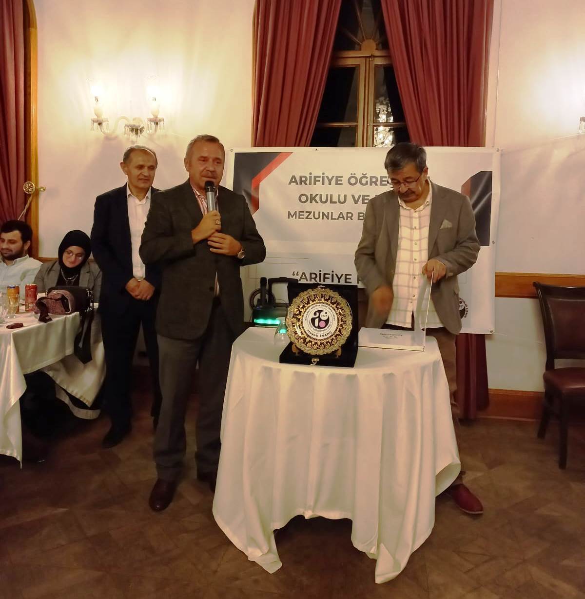 Arifiye Öğretmen Lisesi Mezunları İstanbul’da Buluştu. (İŞTE O FOTOĞRAF KARELERİ )