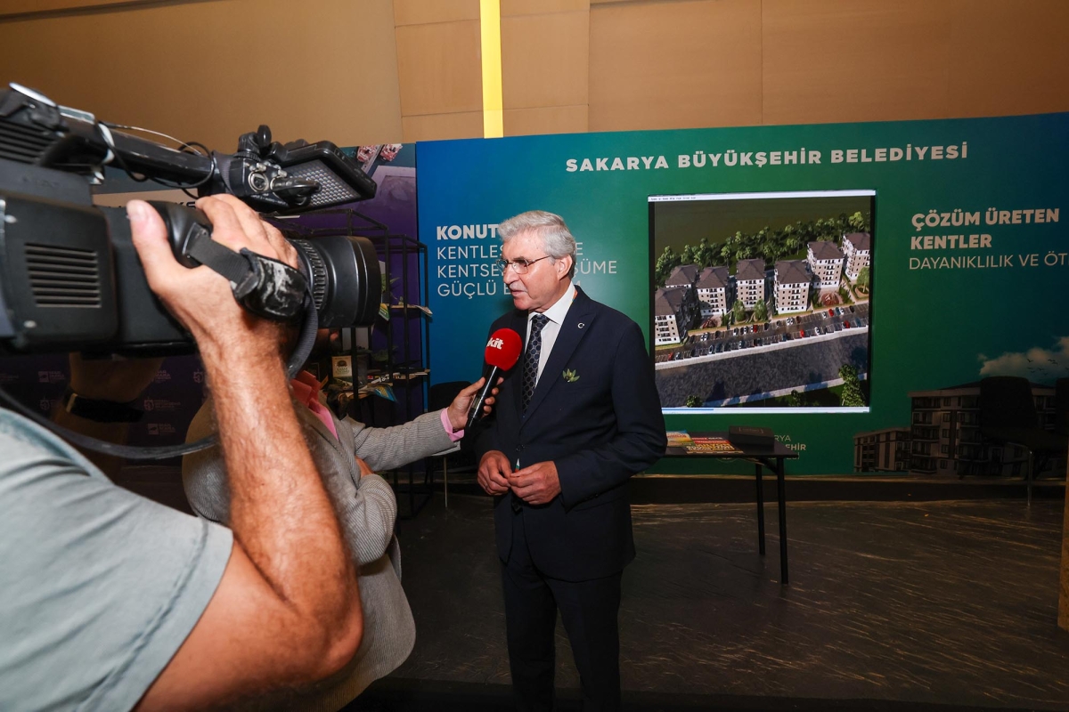 Başkan Ekrem Yüce dev fuarda Sakarya’nın kentsel dönüşüm planını açıkladı: 