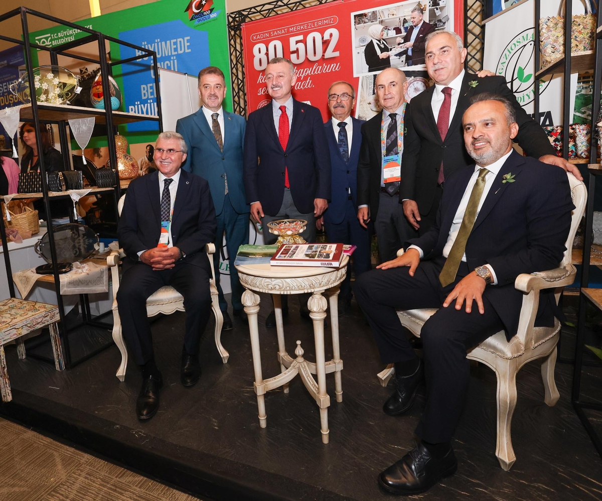 Başkan Ekrem Yüce dev fuarda Sakarya’nın kentsel dönüşüm planını açıkladı: