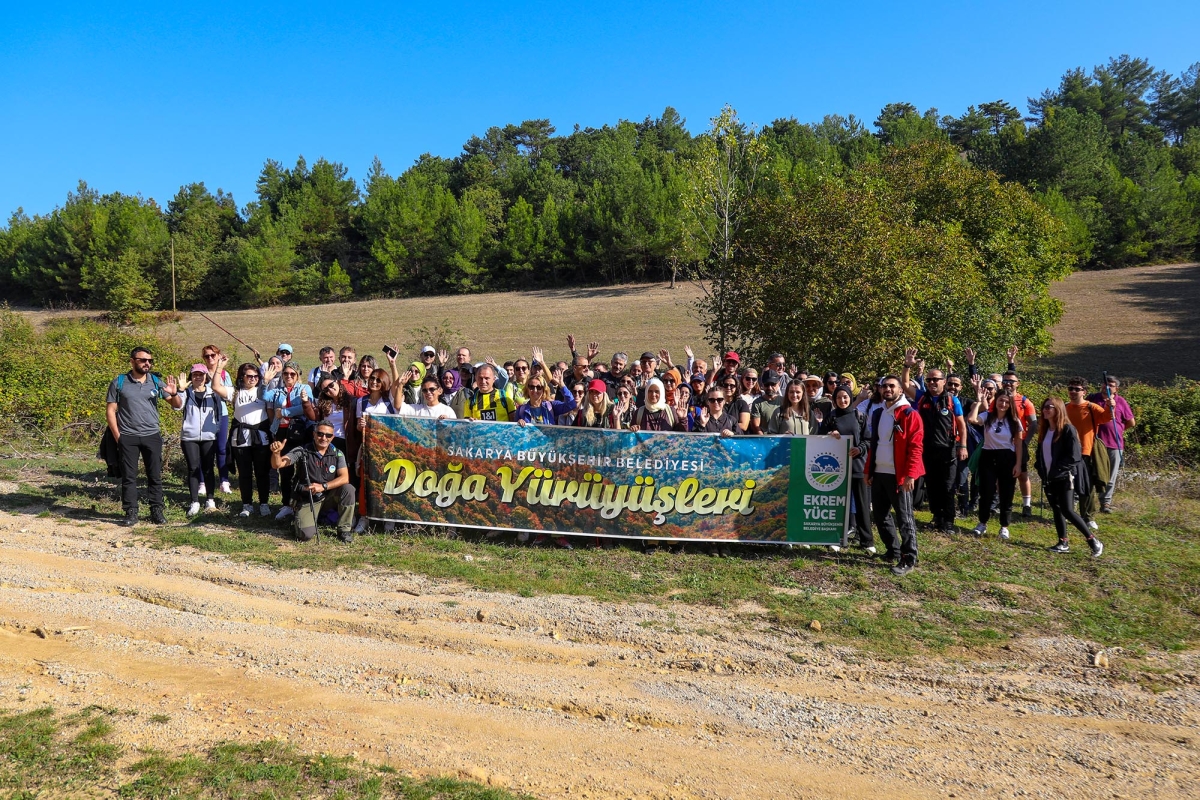 Sakarya'da Doğa tutkunları bin 54 rakımda doyumsuz bir manzaraya ulaştı