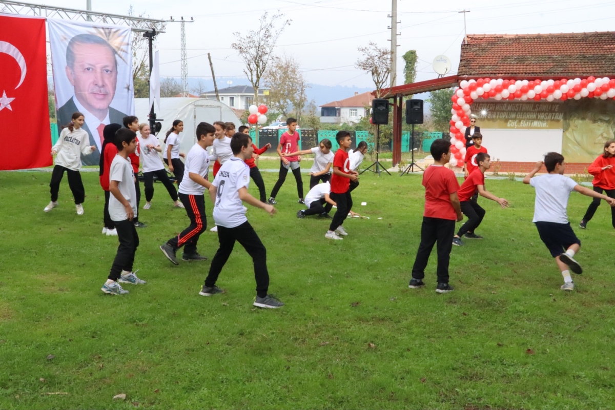 Köy Yaşam Merkezinde Cumhuriyet Şenliğ