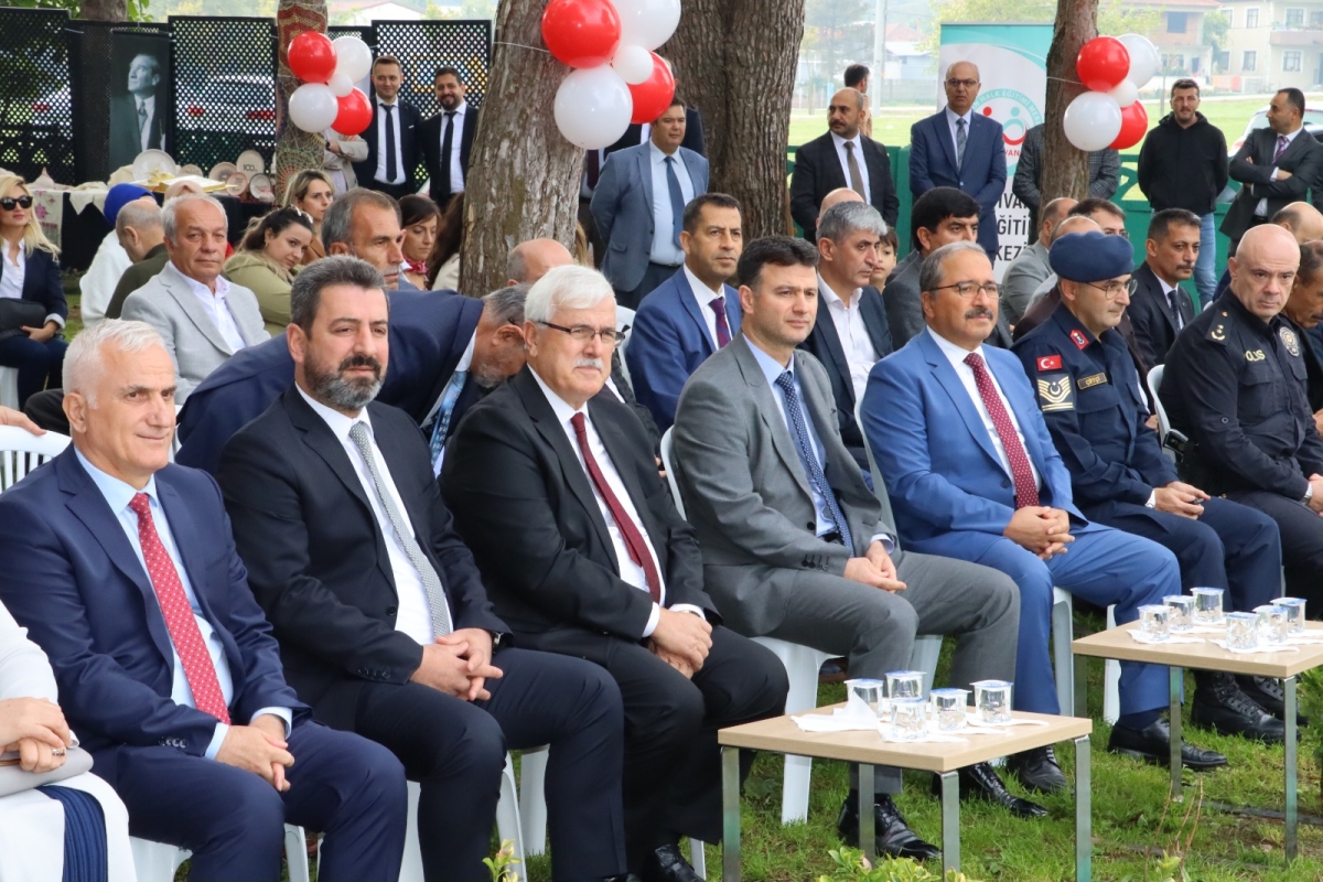 Köy Yaşam Merkezinde Cumhuriyet Şenliğ