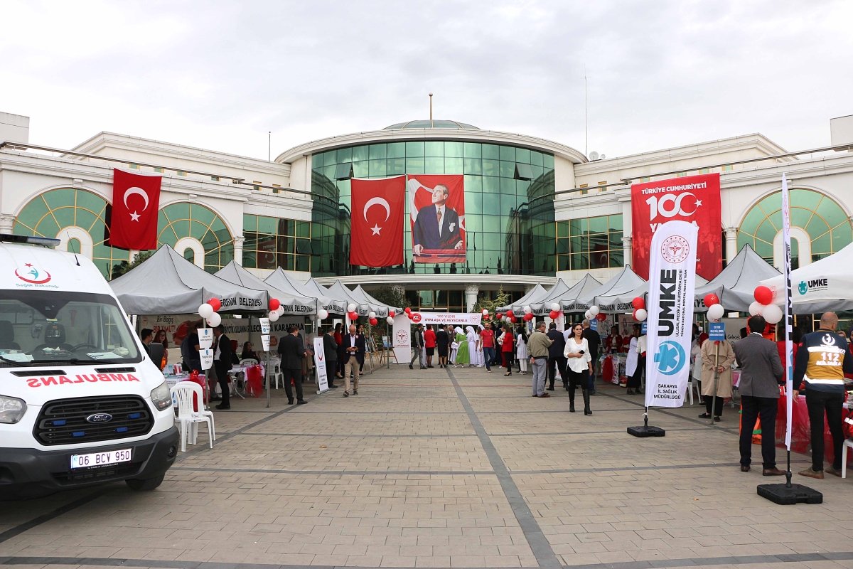 Sakarya'da Sağlıkçılar 100. Yılı kutladı