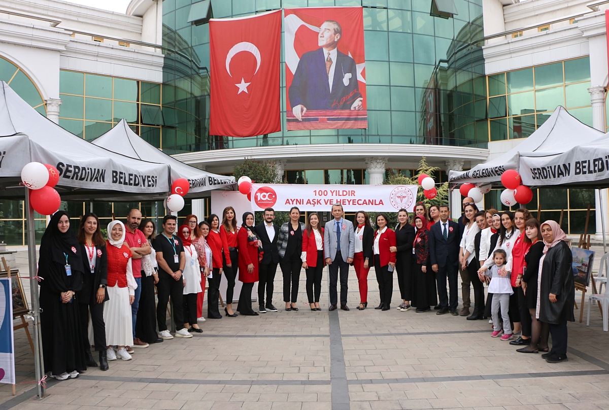 Sakarya'da Sağlıkçılar 100. Yılı kutladı