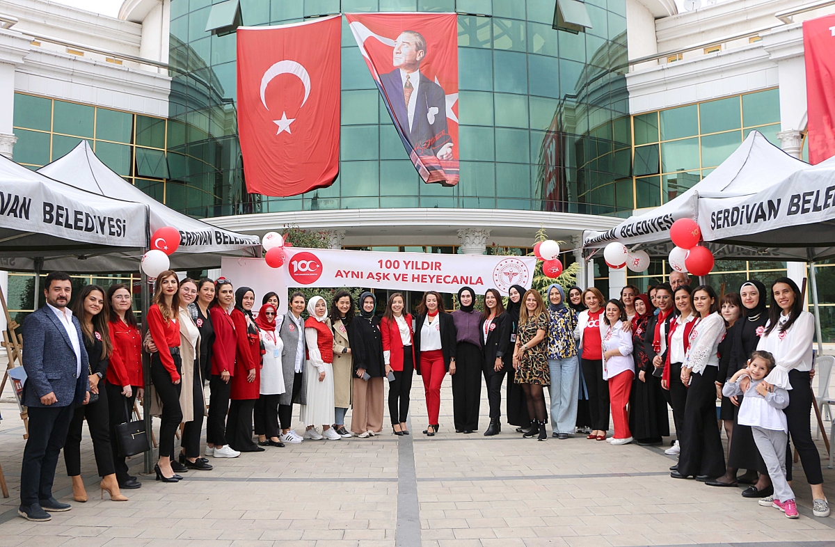 Sakarya'da Sağlıkçılar 100. Yılı kutladı