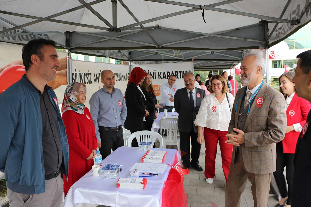 Sakarya'da Sağlıkçılar 100. Yılı kutladı