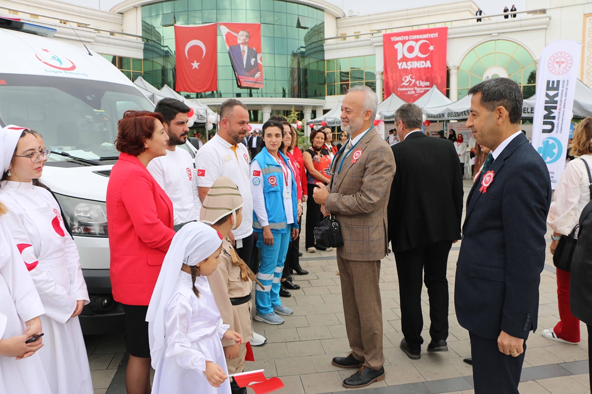 Sakarya'da Sağlıkçılar 100. Yılı kutladı