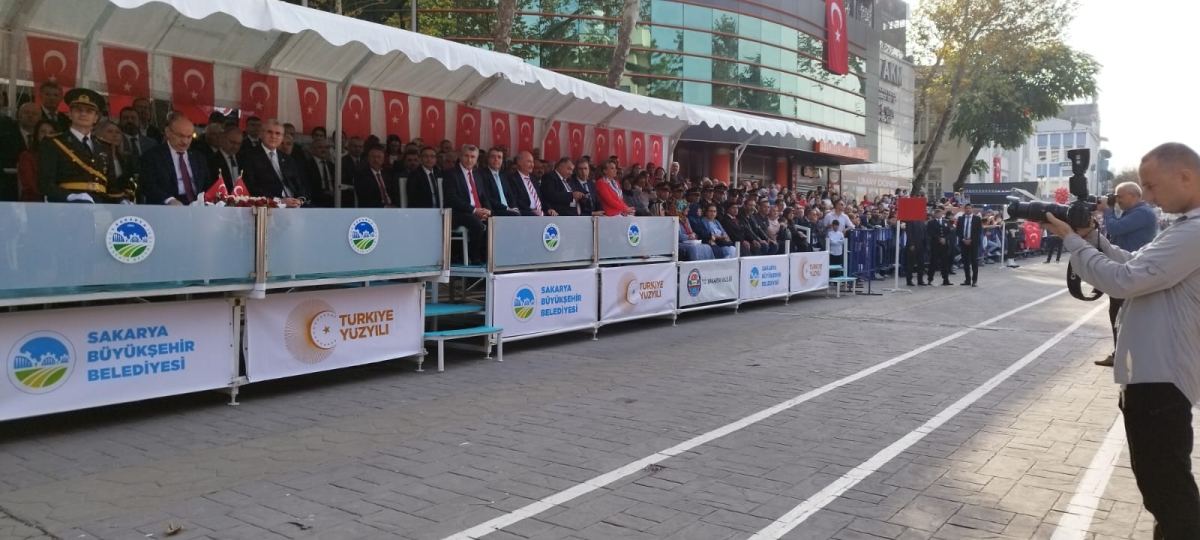 Cumhuriyet'in 100.yılı Sakarya'da Coşkuyla Kutlandı. İŞTE GÜNÜN KARELERİ...
