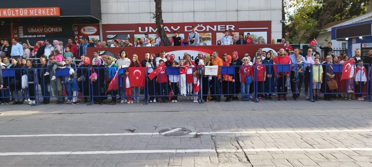 Cumhuriyet'in 100.yılı Sakarya'da Coşkuyla Kutlandı. İŞTE GÜNÜN KARELERİ...