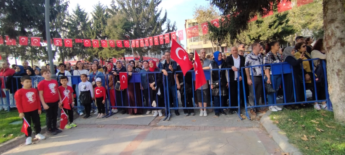 Cumhuriyet'in 100.yılı Sakarya'da Coşkuyla Kutlandı. İŞTE GÜNÜN KARELERİ...