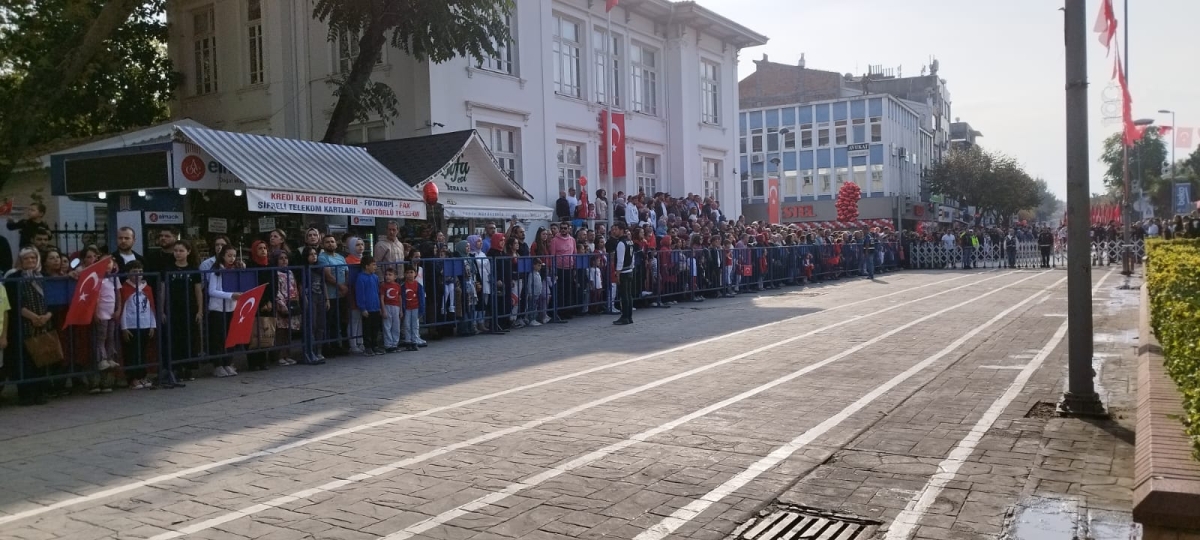 Cumhuriyet'in 100.yılı Sakarya'da Coşkuyla Kutlandı. İŞTE GÜNÜN KARELERİ...