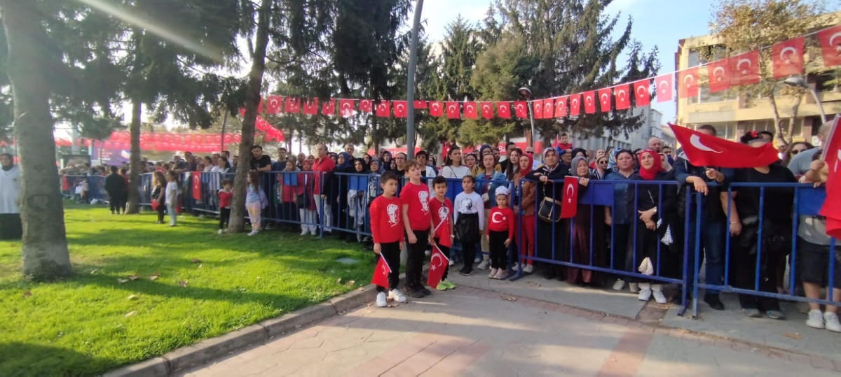 Cumhuriyet'in 100.yılı Sakarya'da Coşkuyla Kutlandı. İŞTE GÜNÜN KARELERİ...