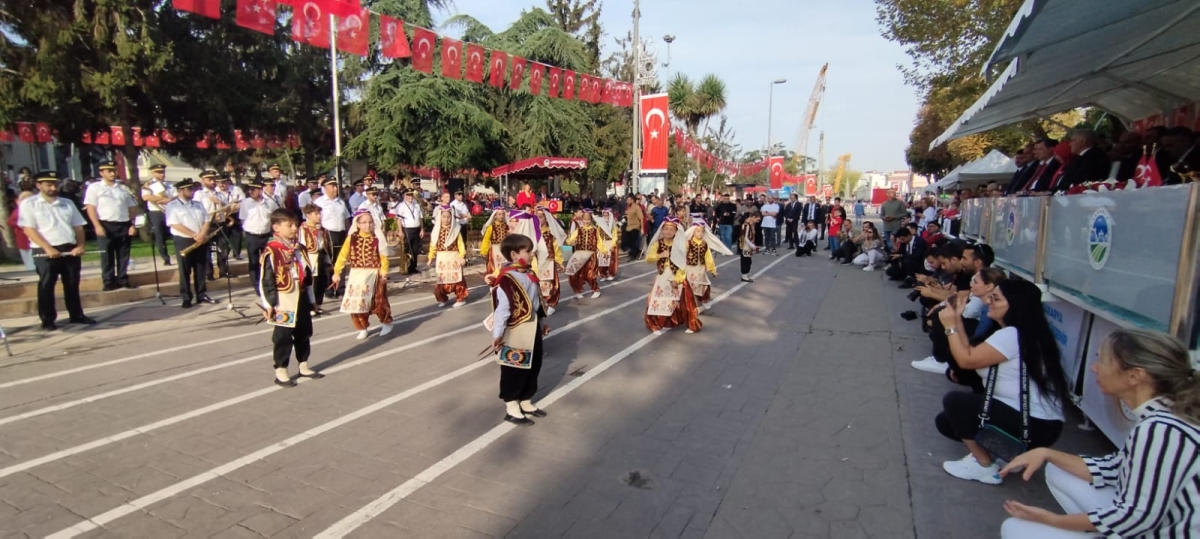 Cumhuriyet'in 100.yılı Sakarya'da Coşkuyla Kutlandı. İŞTE GÜNÜN KARELERİ...