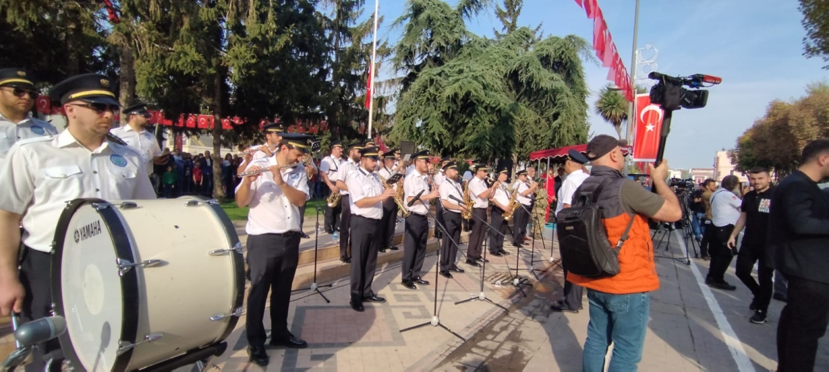 Cumhuriyet'in 100.yılı Sakarya'da Coşkuyla Kutlandı. İŞTE GÜNÜN KARELERİ...