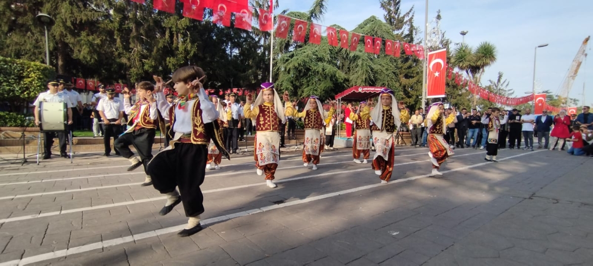 Cumhuriyet'in 100.yılı Sakarya'da Coşkuyla Kutlandı. İŞTE GÜNÜN KARELERİ...