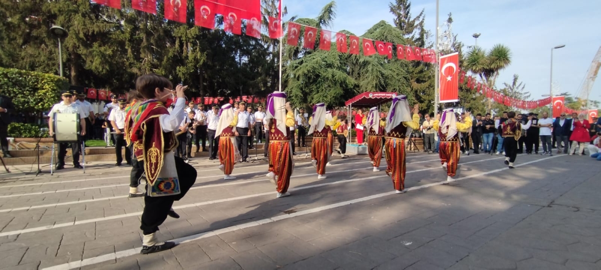 Cumhuriyet'in 100.yılı Sakarya'da Coşkuyla Kutlandı. İŞTE GÜNÜN KARELERİ...