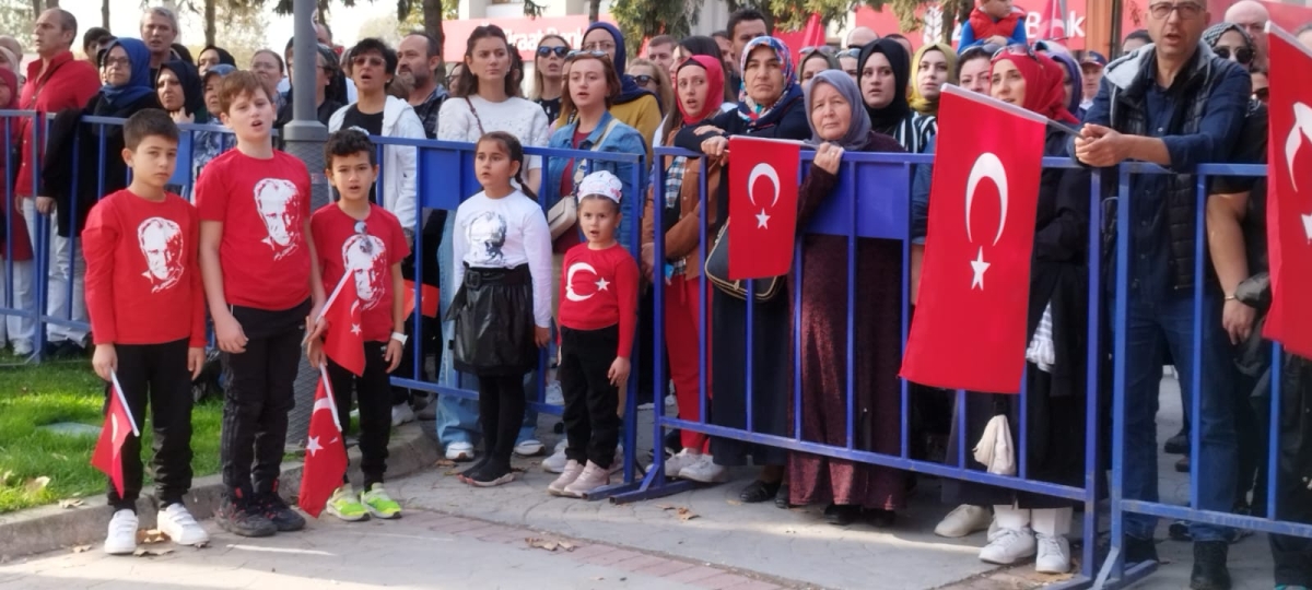Cumhuriyet'in 100.yılı Sakarya'da Coşkuyla Kutlandı. İŞTE GÜNÜN KARELERİ...