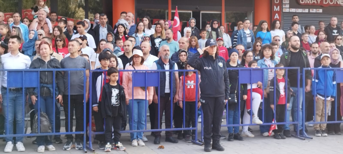 Cumhuriyet'in 100.yılı Sakarya'da Coşkuyla Kutlandı. İŞTE GÜNÜN KARELERİ...