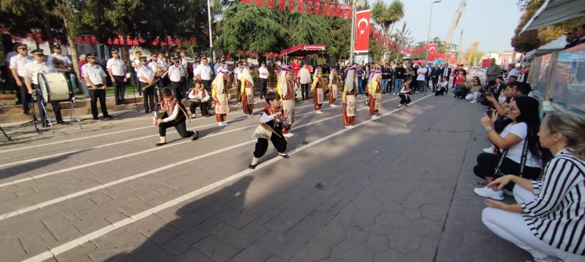 Cumhuriyet'in 100.yılı Sakarya'da Coşkuyla Kutlandı. İŞTE GÜNÜN KARELERİ...