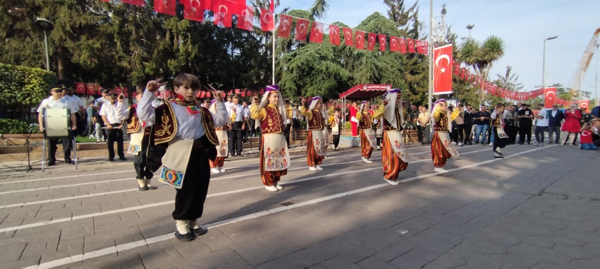 Cumhuriyet'in 100.yılı Sakarya'da Coşkuyla Kutlandı. İŞTE GÜNÜN KARELERİ...