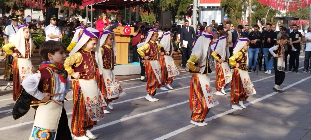 Cumhuriyet'in 100.yılı Sakarya'da Coşkuyla Kutlandı. İŞTE GÜNÜN KARELERİ...