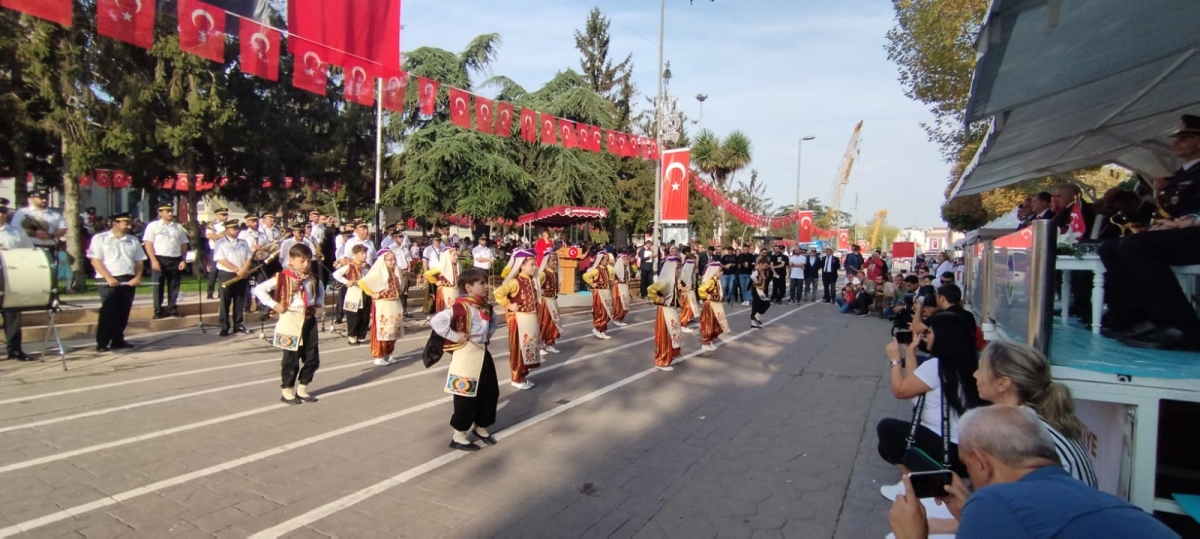 Cumhuriyet'in 100.yılı Sakarya'da Coşkuyla Kutlandı. İŞTE GÜNÜN KARELERİ...