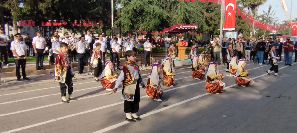 Cumhuriyet'in 100.yılı Sakarya'da Coşkuyla Kutlandı. İŞTE GÜNÜN KARELERİ...