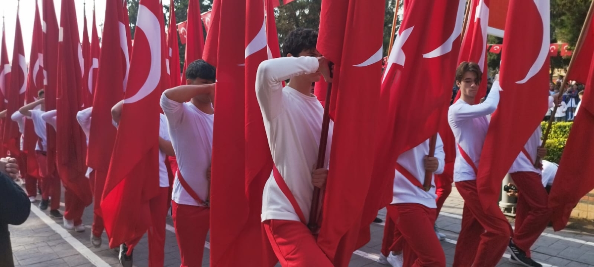 Cumhuriyet'in 100.yılı Sakarya'da Coşkuyla Kutlandı. İŞTE GÜNÜN KARELERİ...