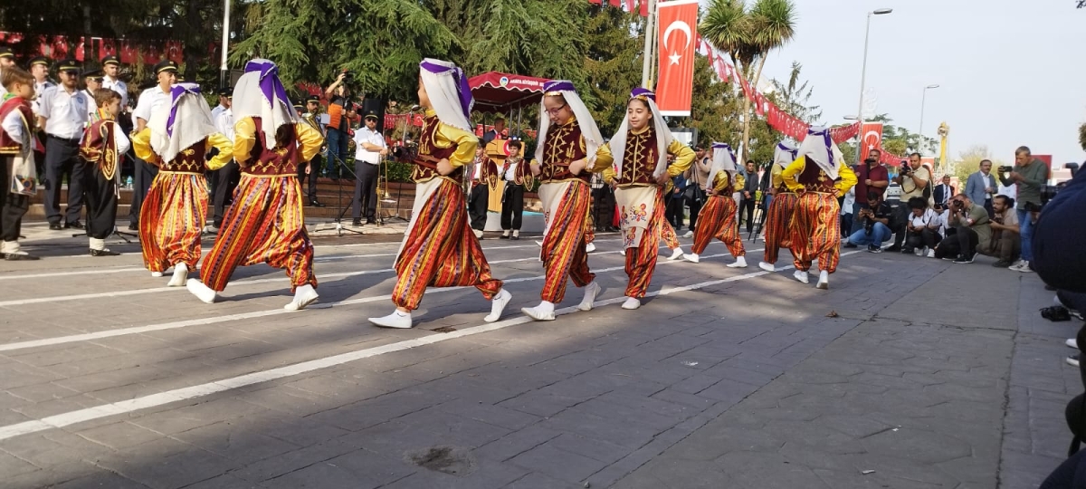 Cumhuriyet'in 100.yılı Sakarya'da Coşkuyla Kutlandı. İŞTE GÜNÜN KARELERİ...