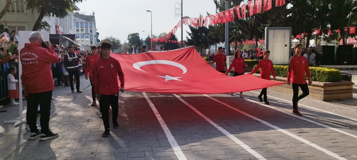 Cumhuriyet'in 100.yılı Sakarya'da Coşkuyla Kutlandı. İŞTE GÜNÜN KARELERİ...