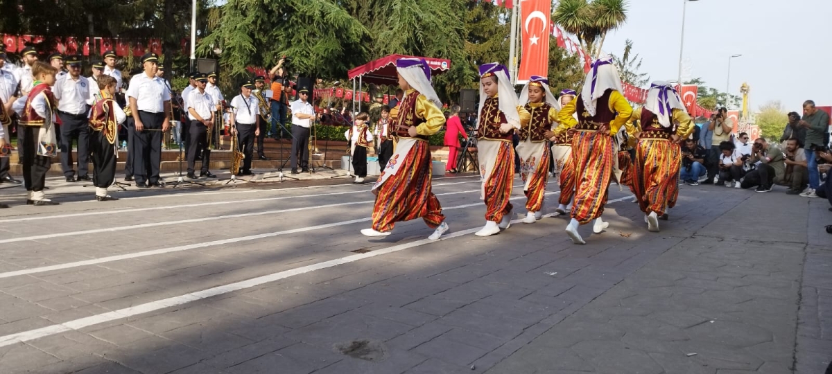 Cumhuriyet'in 100.yılı Sakarya'da Coşkuyla Kutlandı. İŞTE GÜNÜN KARELERİ...