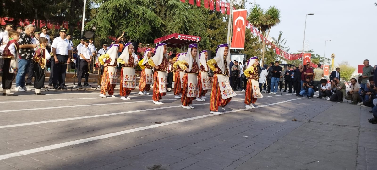 Cumhuriyet'in 100.yılı Sakarya'da Coşkuyla Kutlandı. İŞTE GÜNÜN KARELERİ...