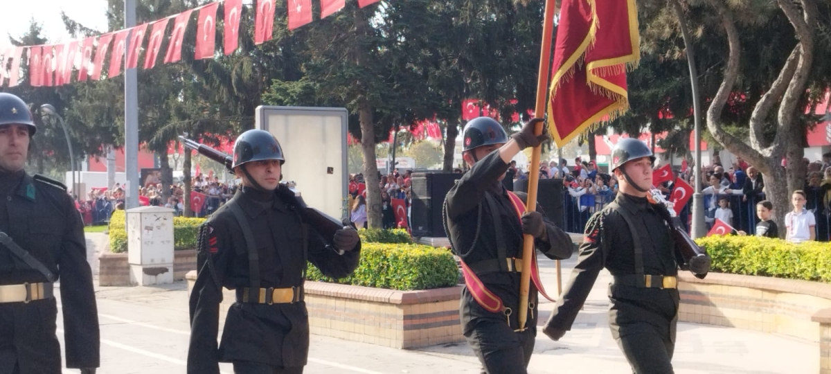 Cumhuriyet'in 100.yılı Sakarya'da Coşkuyla Kutlandı. İŞTE GÜNÜN KARELERİ...
