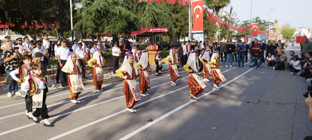 Cumhuriyet'in 100.yılı Sakarya'da Coşkuyla Kutlandı. İŞTE GÜNÜN KARELERİ...
