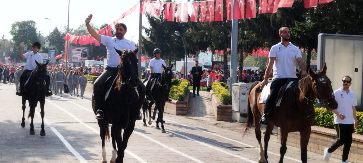Cumhuriyet'in 100.yılı Sakarya'da Coşkuyla Kutlandı. İŞTE GÜNÜN KARELERİ...