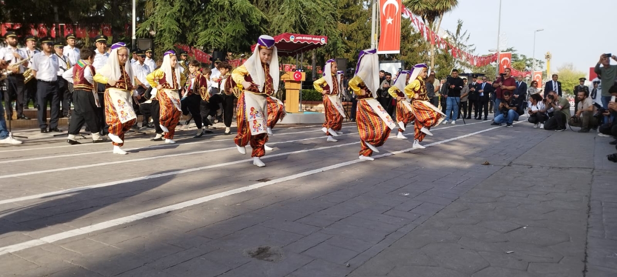 Cumhuriyet'in 100.yılı Sakarya'da Coşkuyla Kutlandı. İŞTE GÜNÜN KARELERİ...