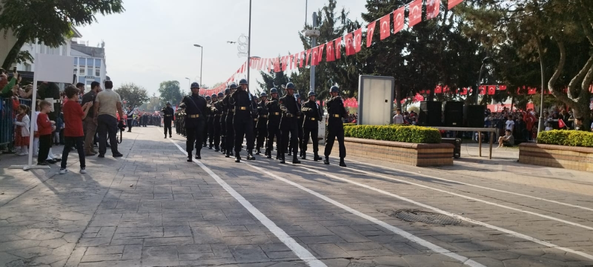 Cumhuriyet'in 100.yılı Sakarya'da Coşkuyla Kutlandı. İŞTE GÜNÜN KARELERİ...