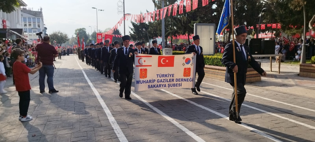Cumhuriyet'in 100.yılı Sakarya'da Coşkuyla Kutlandı. İŞTE GÜNÜN KARELERİ...