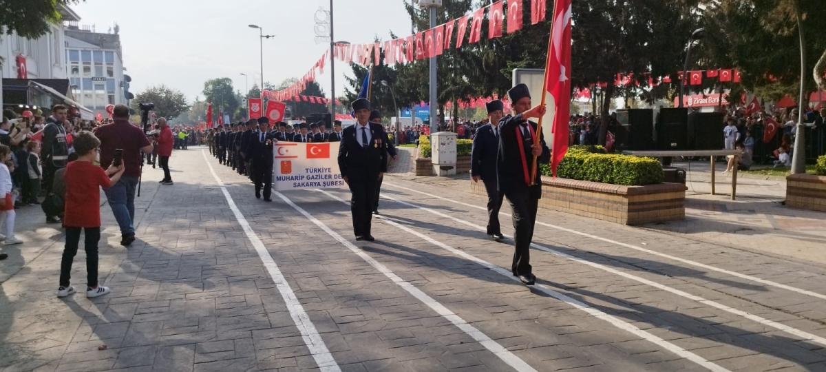 Cumhuriyet'in 100.yılı Sakarya'da Coşkuyla Kutlandı. İŞTE GÜNÜN KARELERİ...