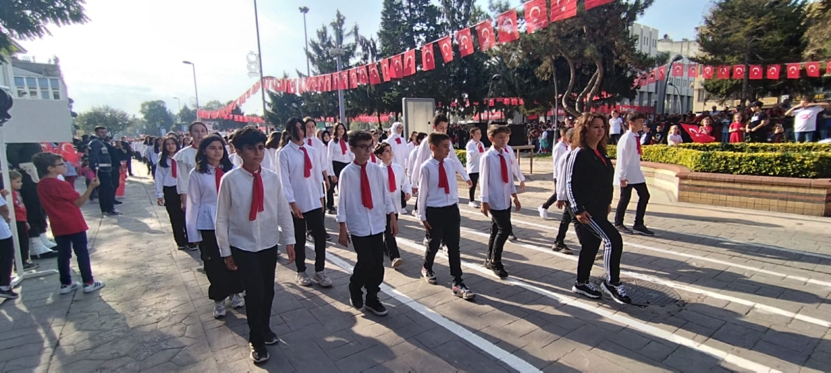Cumhuriyet'in 100.yılı Sakarya'da Coşkuyla Kutlandı. İŞTE GÜNÜN KARELERİ...