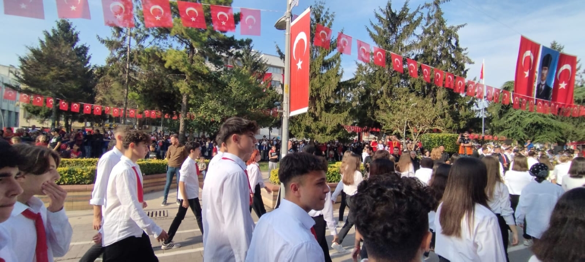 Cumhuriyet'in 100.yılı Sakarya'da Coşkuyla Kutlandı. İŞTE GÜNÜN KARELERİ...